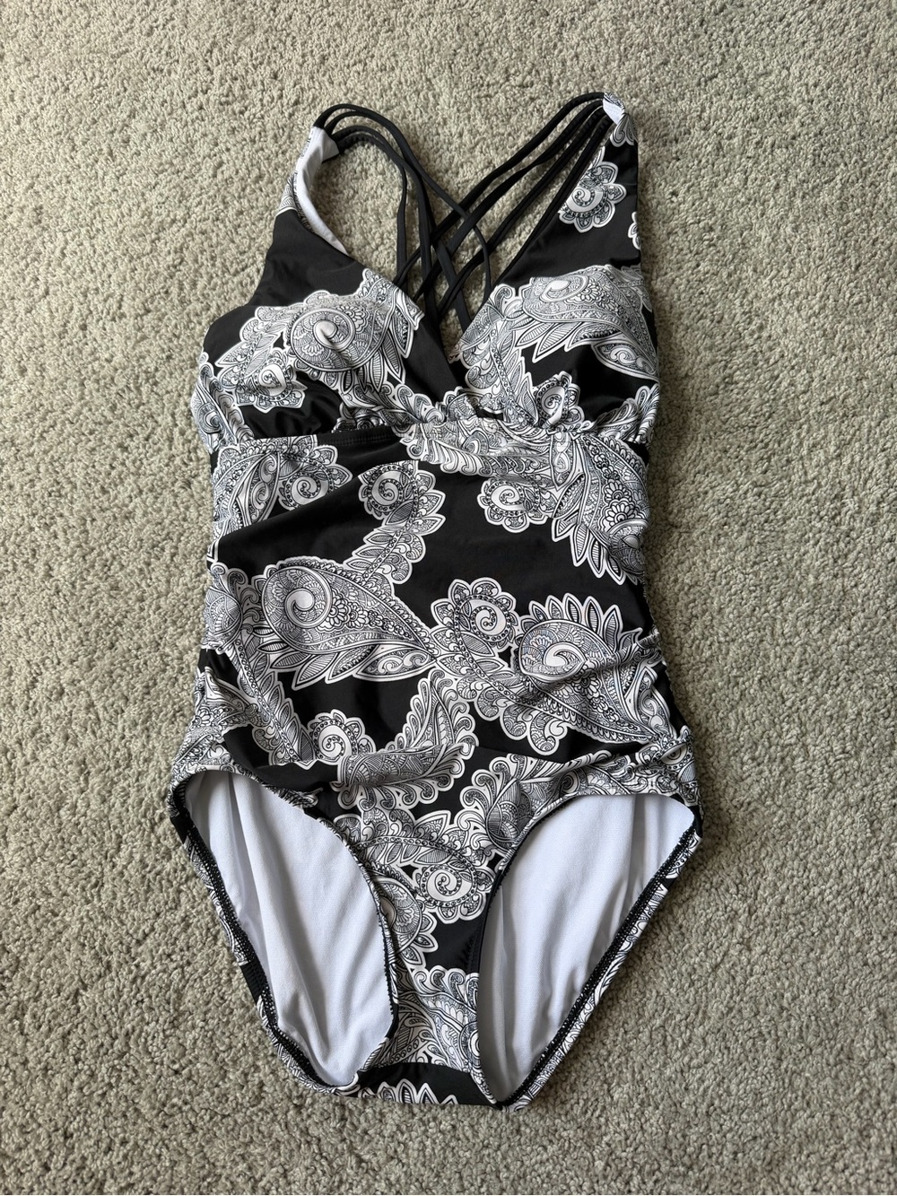 Cleanwater Women's Black and White Paisley Patterned Bathing Suit Size Small